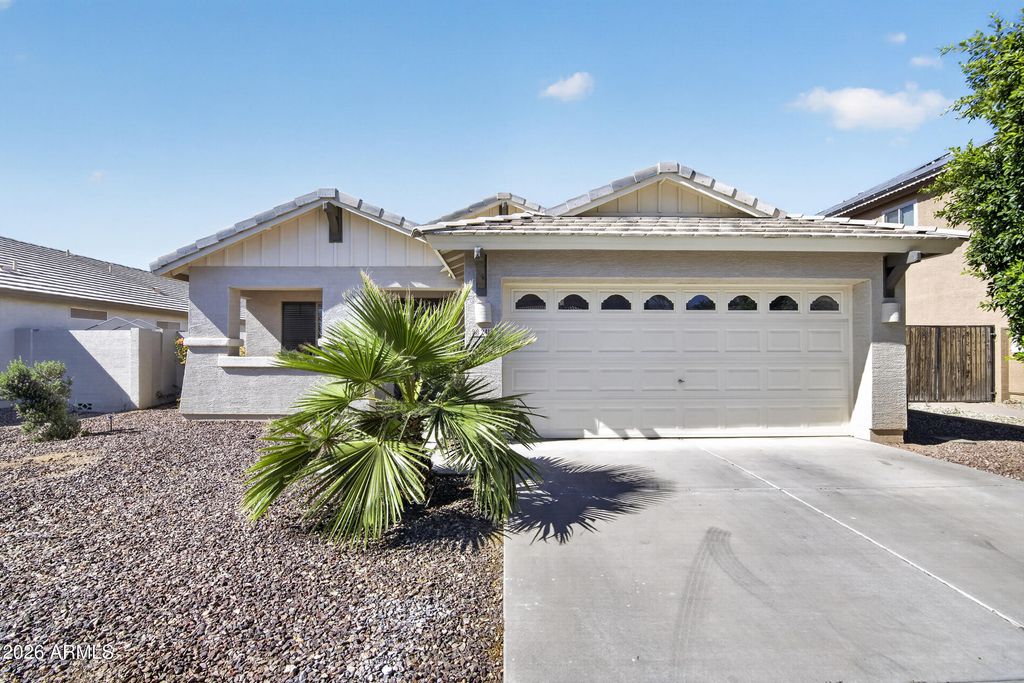 Image 2 of property listing at 2412 W SAINT KATERI Drive, Phoenix, AZ 85041