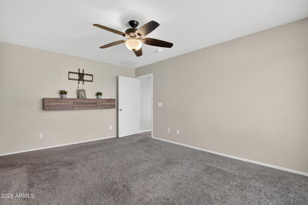 Image 20 of property listing at 2412 W SAINT KATERI Drive, Phoenix, AZ 85041