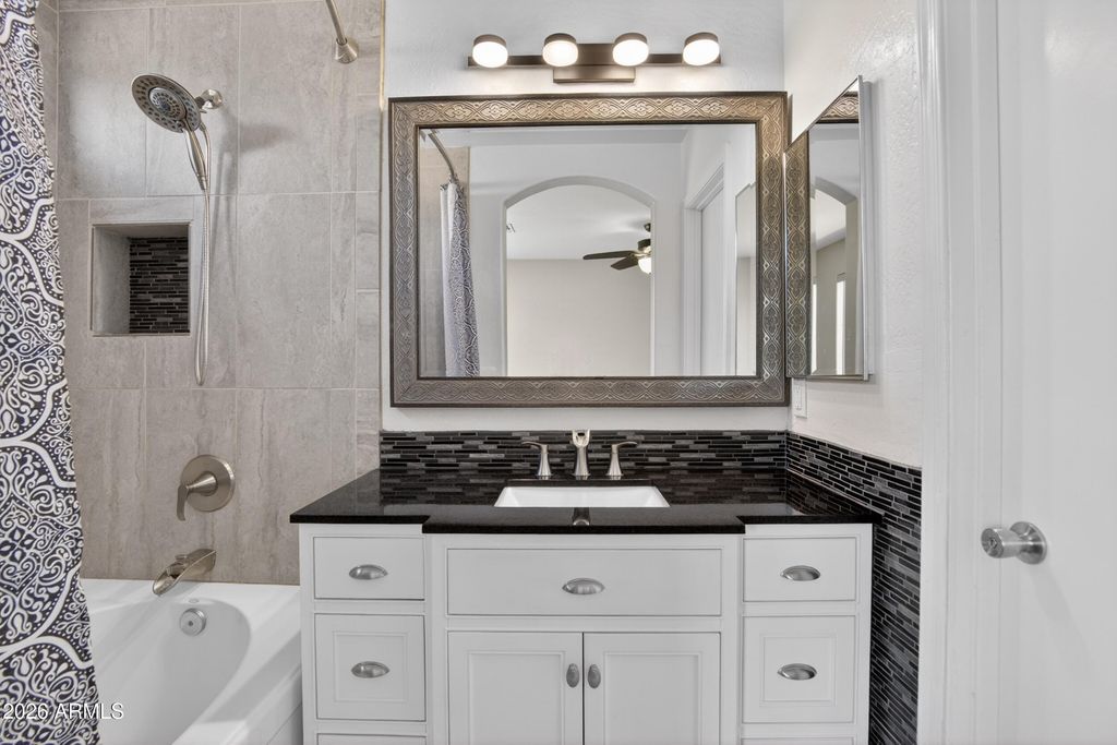 Image 22 of property listing at 2412 W SAINT KATERI Drive, Phoenix, AZ 85041