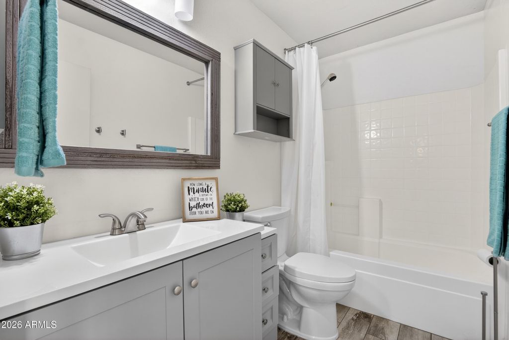 Image 29 of property listing at 2412 W SAINT KATERI Drive, Phoenix, AZ 85041