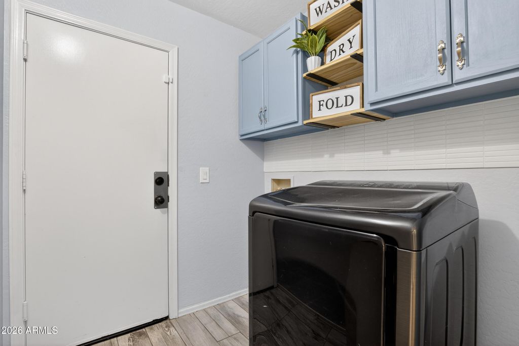 Image 31 of property listing at 2412 W SAINT KATERI Drive, Phoenix, AZ 85041