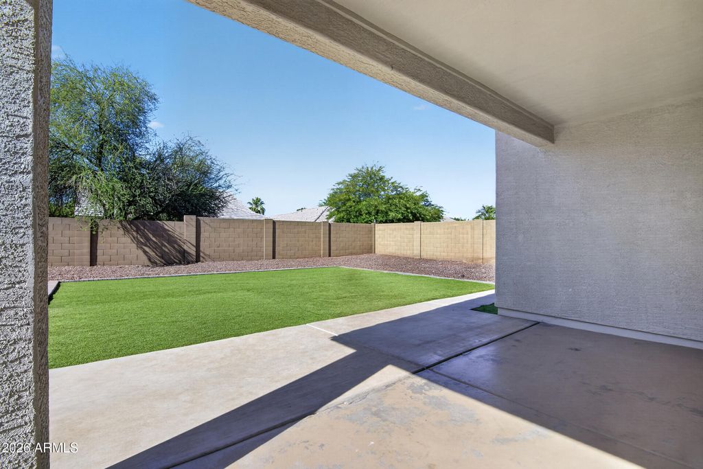 Image 33 of property listing at 2412 W SAINT KATERI Drive, Phoenix, AZ 85041