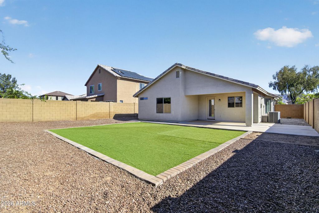 Image 34 of property listing at 2412 W SAINT KATERI Drive, Phoenix, AZ 85041