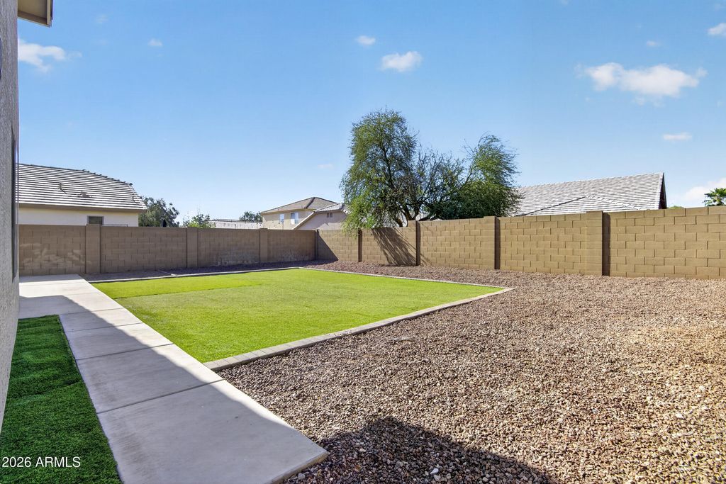 Image 37 of property listing at 2412 W SAINT KATERI Drive, Phoenix, AZ 85041