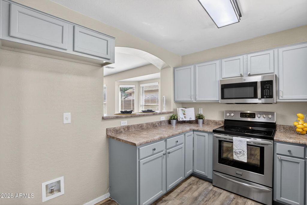 Image 7 of property listing at 2412 W SAINT KATERI Drive, Phoenix, AZ 85041