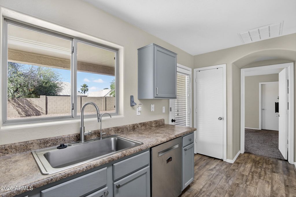 Image 8 of property listing at 2412 W SAINT KATERI Drive, Phoenix, AZ 85041