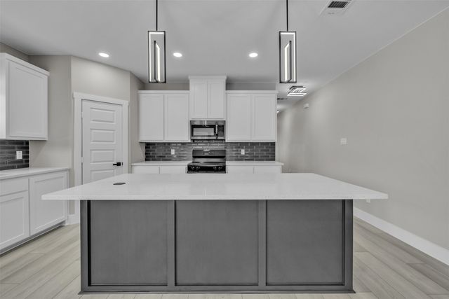 225 Nw 16th Street, Grand Prairie, TX 75050