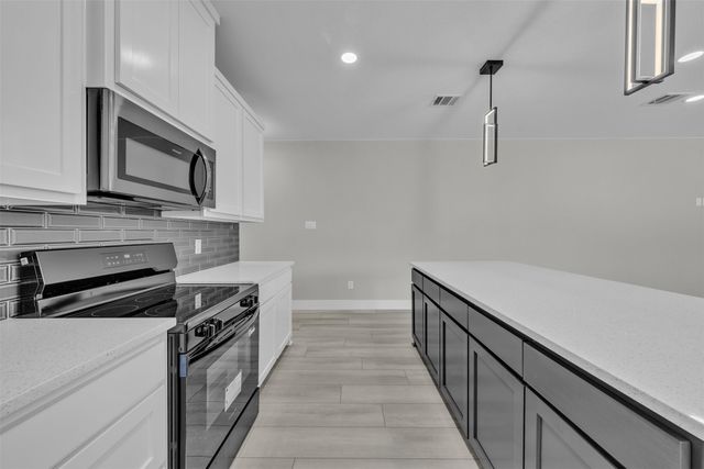 225 Nw 16th Street, Grand Prairie, TX 75050