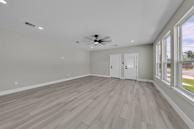 225 Nw 16th Street, Grand Prairie, TX 75050