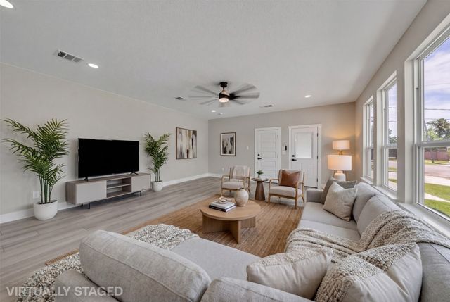225 Nw 16th Street, Grand Prairie, TX 75050