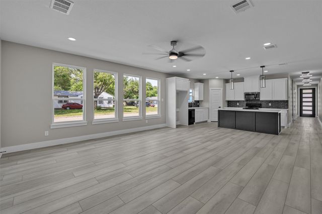 225 Nw 16th Street, Grand Prairie, TX 75050