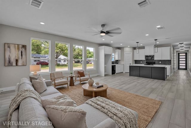 225 Nw 16th Street, Grand Prairie, TX 75050