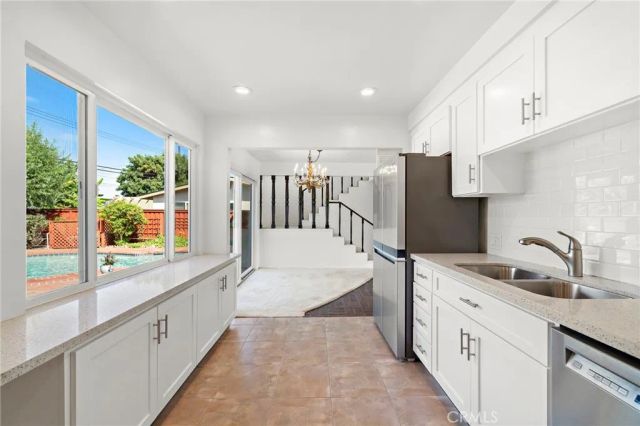 360 Bucknell Road, Costa Mesa, CA 92626