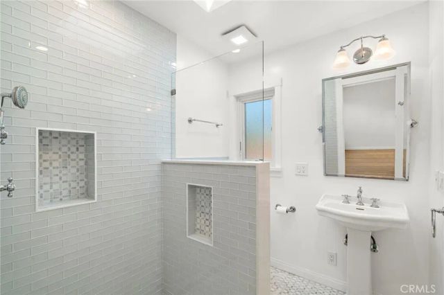 360 Bucknell Road, Costa Mesa, CA 92626