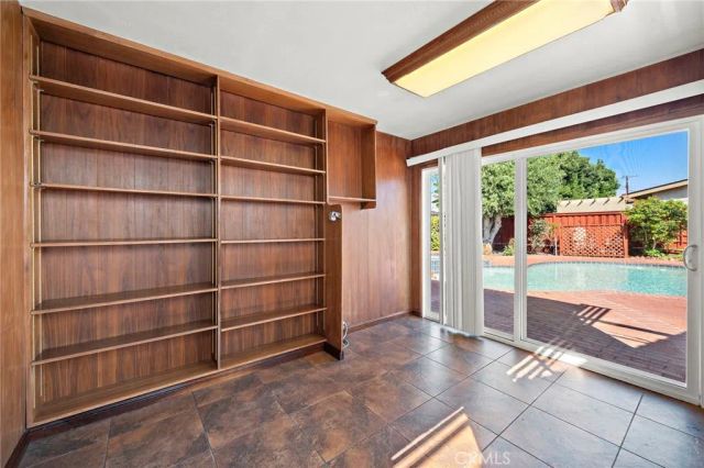 360 Bucknell Road, Costa Mesa, CA 92626