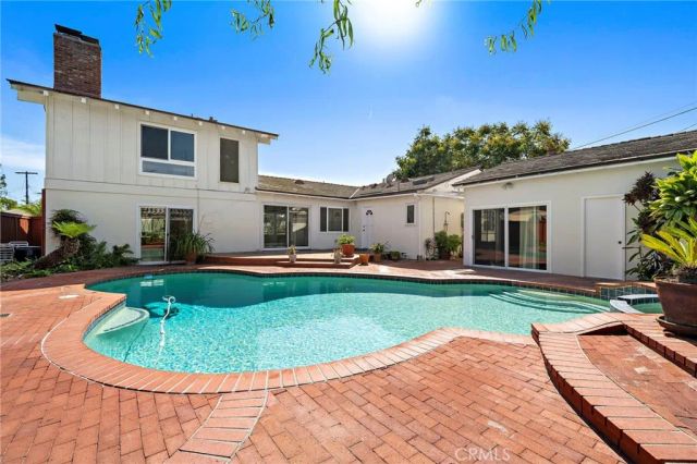 360 Bucknell Road, Costa Mesa, CA 92626