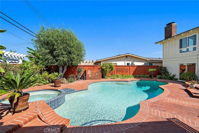 360 Bucknell Road, Costa Mesa, CA 92626