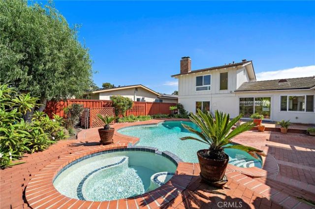 360 Bucknell Road, Costa Mesa, CA 92626