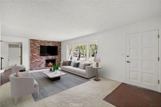 360 Bucknell Road, Costa Mesa, CA 92626