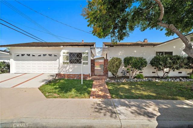 360 Bucknell Road, Costa Mesa, CA 92626
