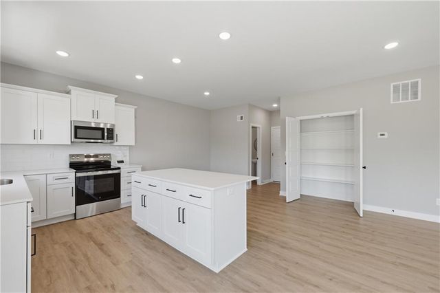 4709 Brentwood Avenue, Kansas City, MO 64136