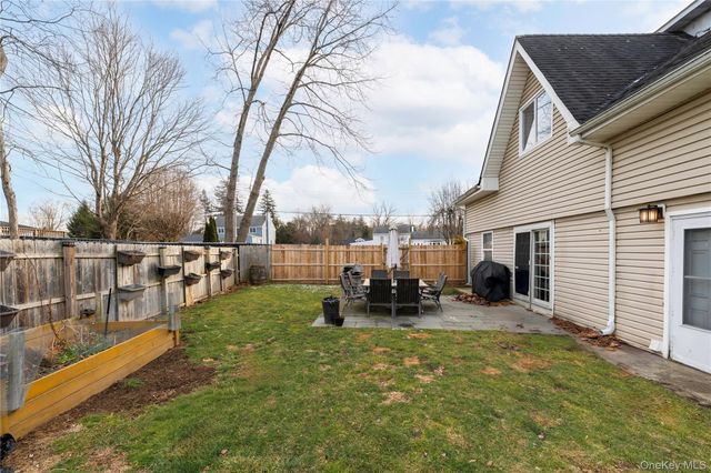 18 Parker Drive, Mahopac, NY 10541