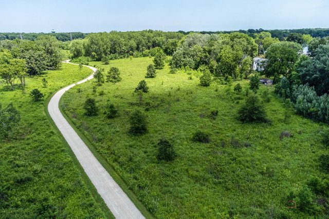 80 N Lake Avenue, Third Lake, IL 60030