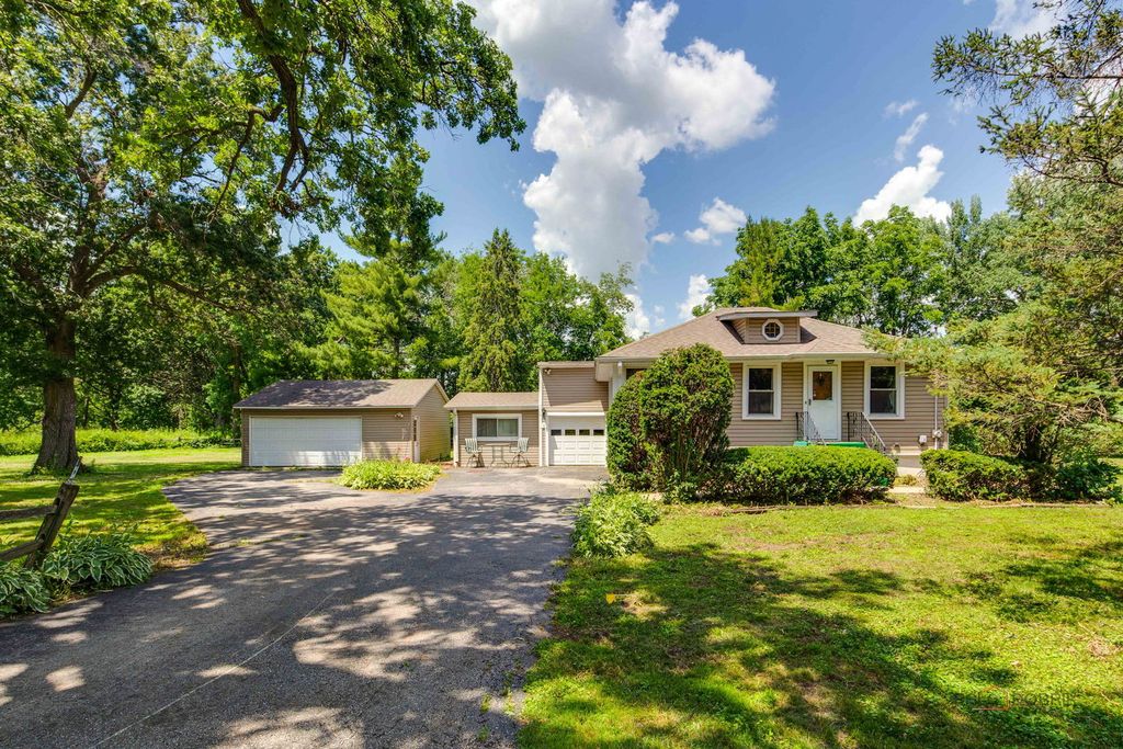 80 N Lake Avenue, Third Lake, IL 60030