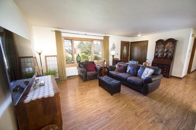 W254S6440 McGregor COURT, Waukesha, WI 53189