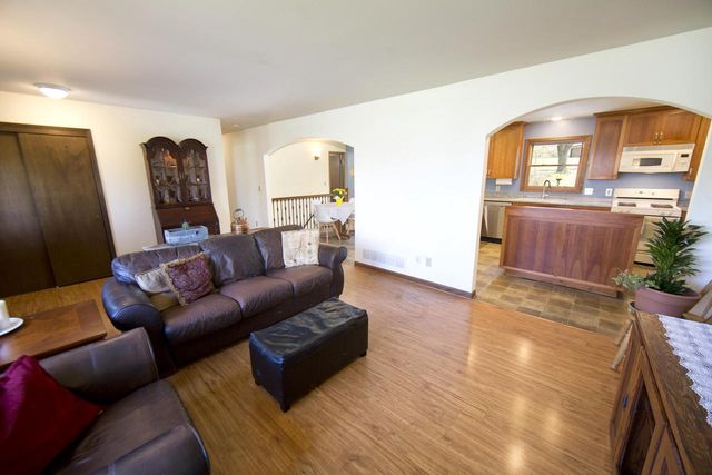 W254S6440 McGregor COURT, Waukesha, WI 53189