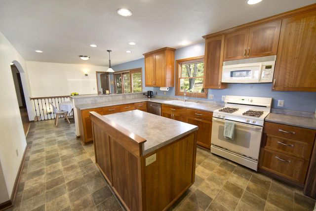 W254S6440 McGregor COURT, Waukesha, WI 53189
