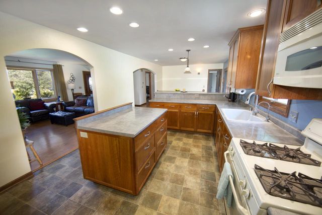 W254S6440 McGregor COURT, Waukesha, WI 53189