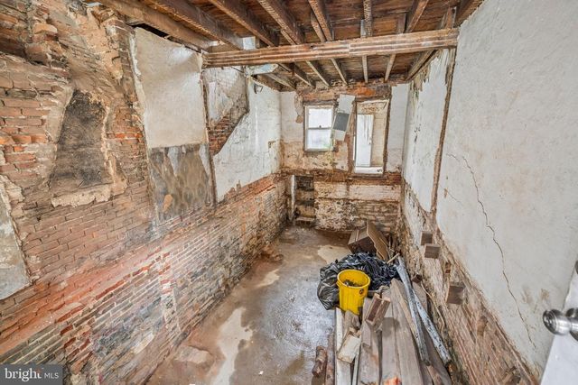 210 S DURHAM ST, Baltimore, MD 21231