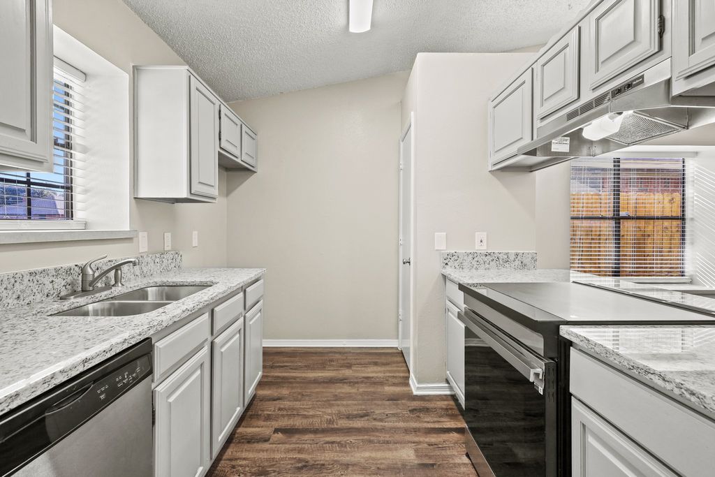 1705 Dynasty Drive, Glenn Heights, TX 75154