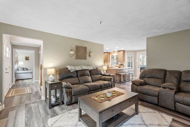 7 Avon St, Wilmington, MA 01887