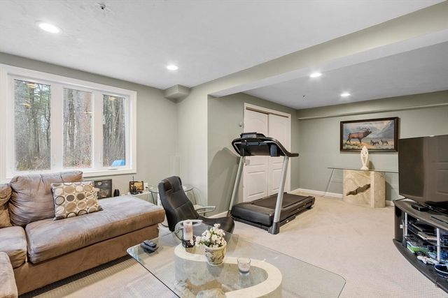 7 Avon St, Wilmington, MA 01887