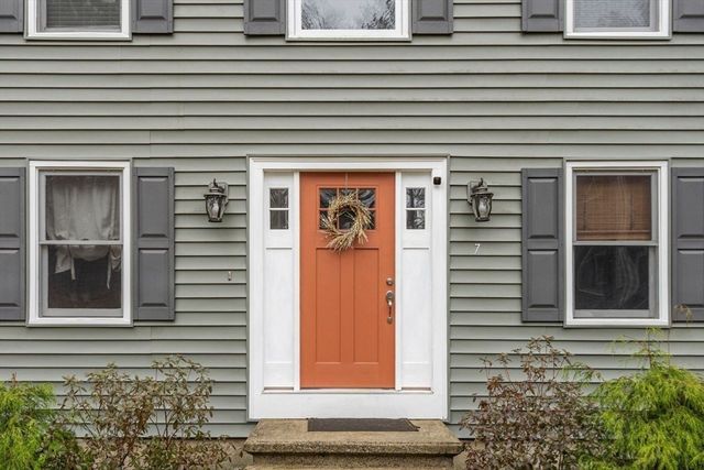 7 Avon St, Wilmington, MA 01887