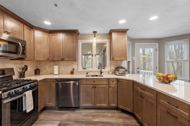 7 Avon St, Wilmington, MA 01887