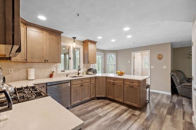 7 Avon St, Wilmington, MA 01887