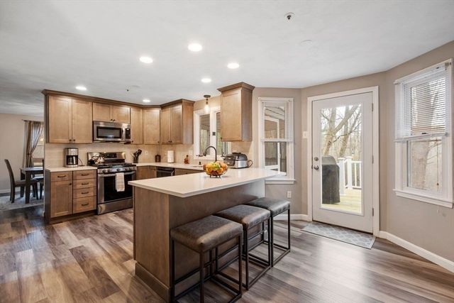 7 Avon St, Wilmington, MA 01887