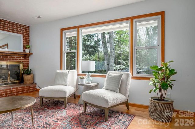 19 Wentworth Avenue, Asheville, NC 28803