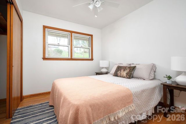 19 Wentworth Avenue, Asheville, NC 28803