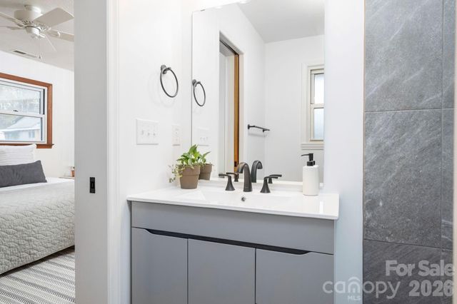 19 Wentworth Avenue, Asheville, NC 28803