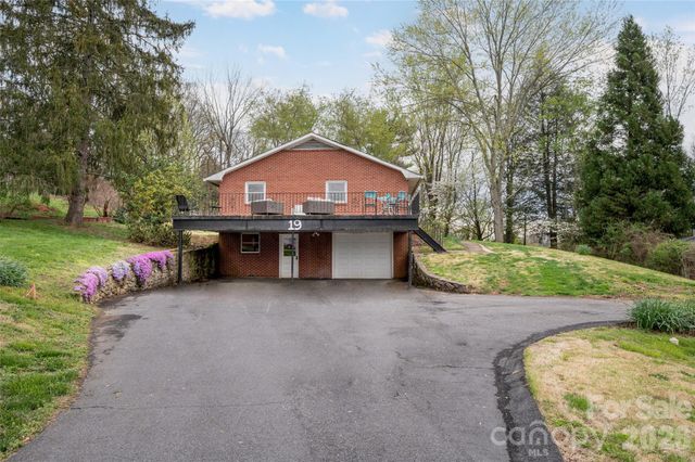 19 Wentworth Avenue, Asheville, NC 28803