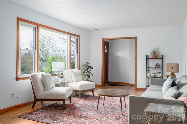 19 Wentworth Avenue, Asheville, NC 28803