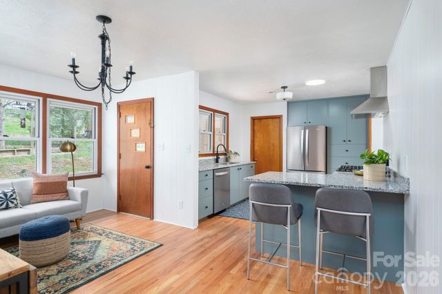 19 Wentworth Avenue, Asheville, NC 28803