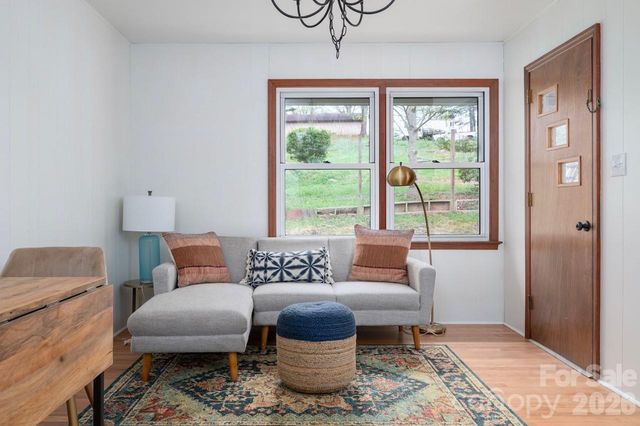 19 Wentworth Avenue, Asheville, NC 28803