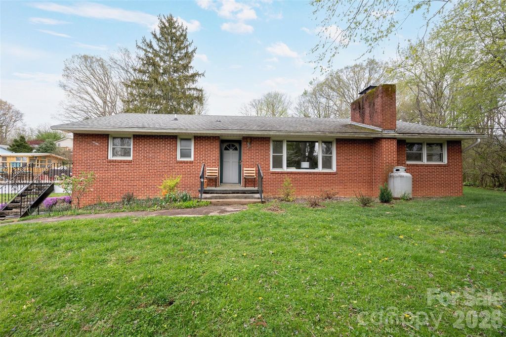 19 Wentworth Avenue, Asheville, NC 28803