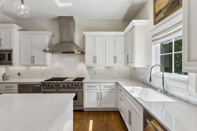 301 32nd Ave, S, Nashville, TN 37212