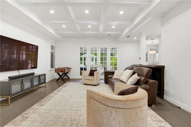 4155 Vicasa, Calabasas, CA 91302